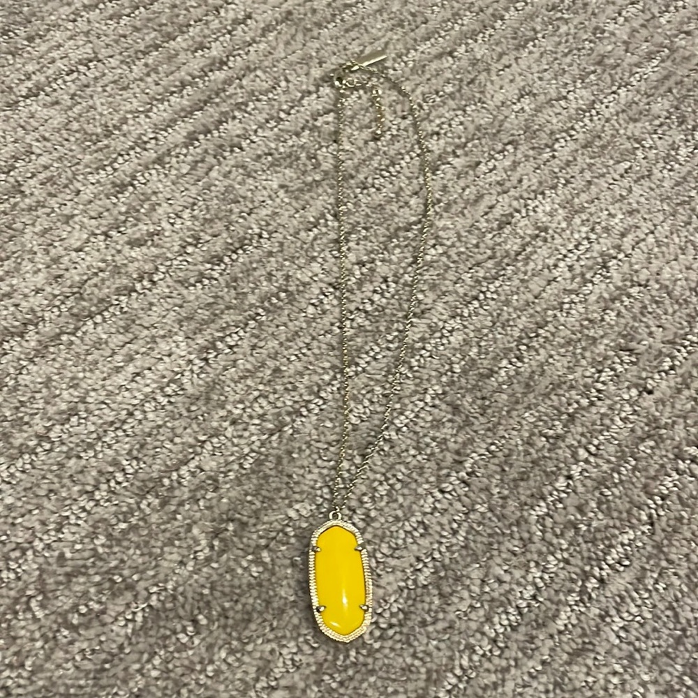 Kendra Scott pendant necklace